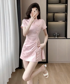 Đầm sườn xám mặc Tết lễ
