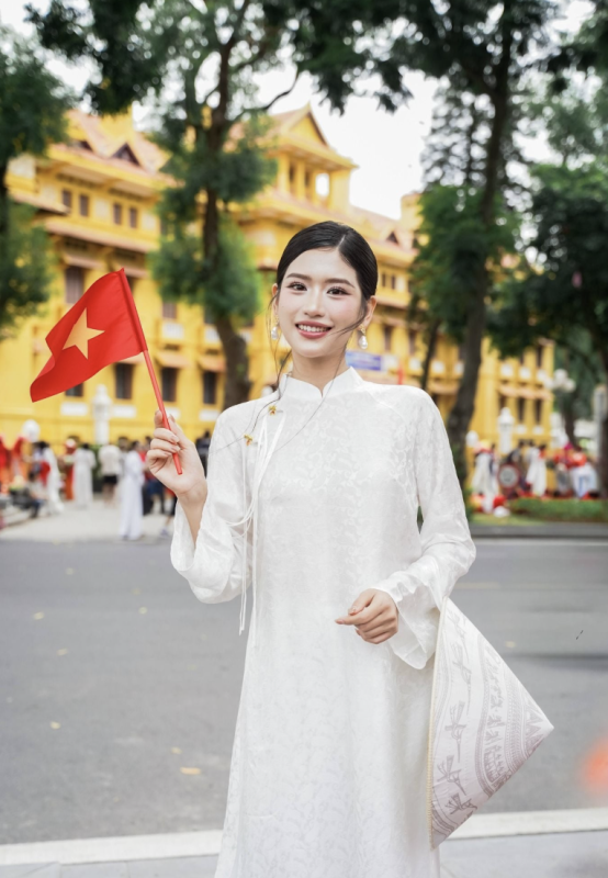 Ao-dai-to-tam-bach-yen