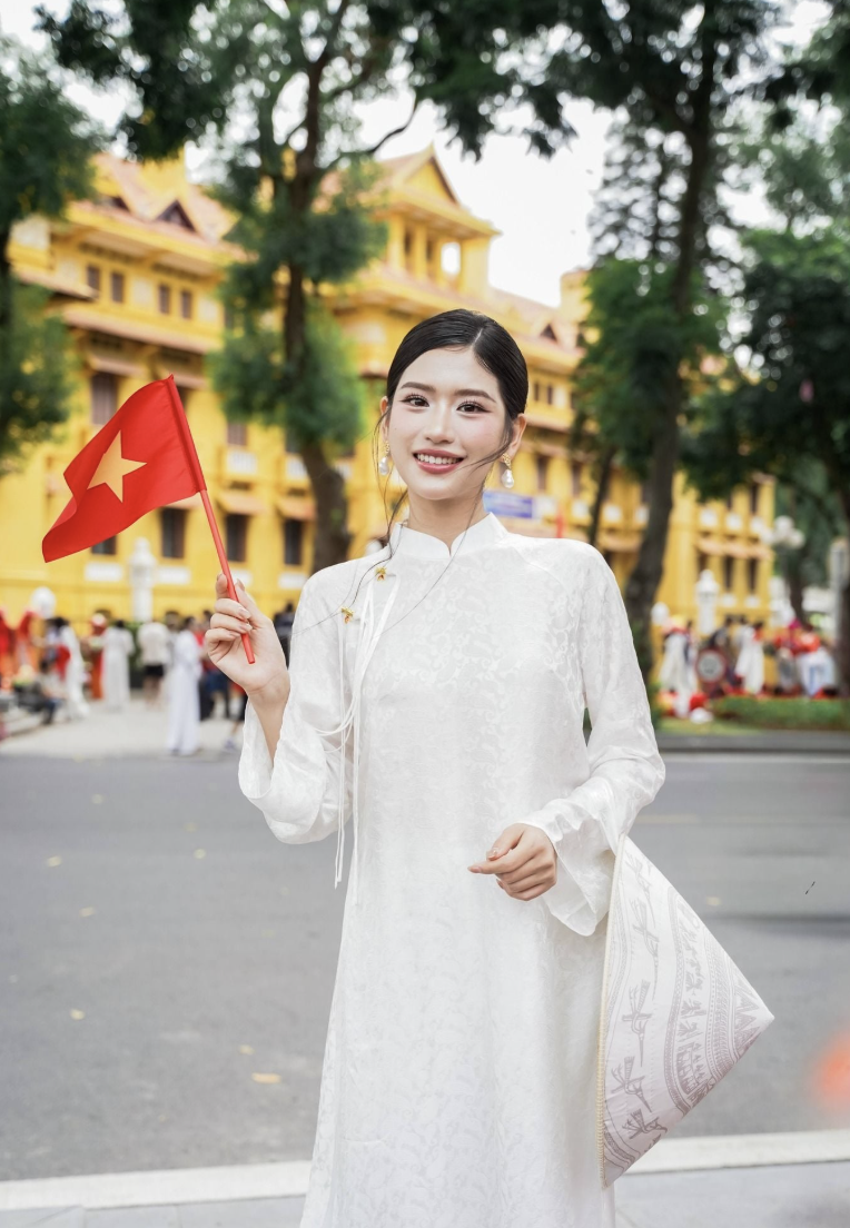 Ao-dai-to-tam-bach-yen